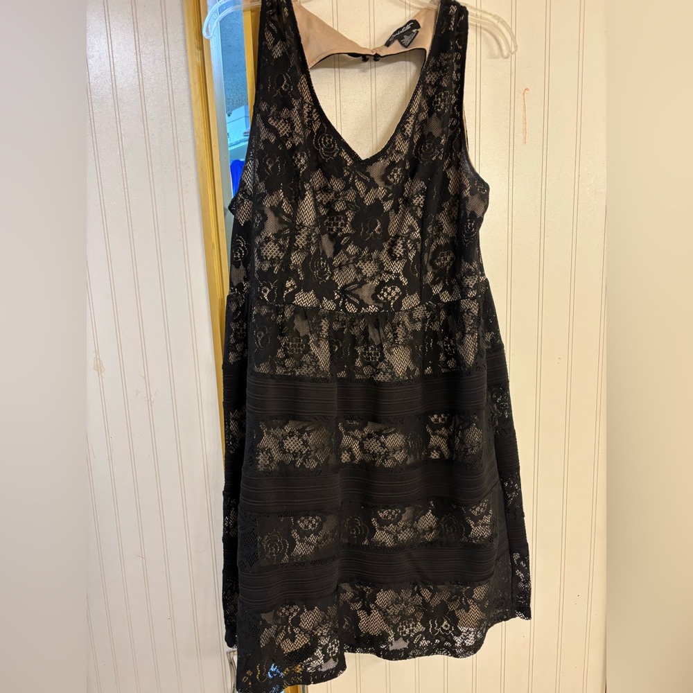 Elegant Black Lace Midi Dress